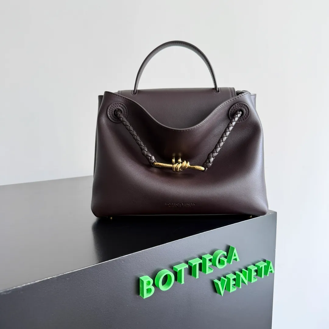 Chocolate Brown Official Website Picture Batch 2060